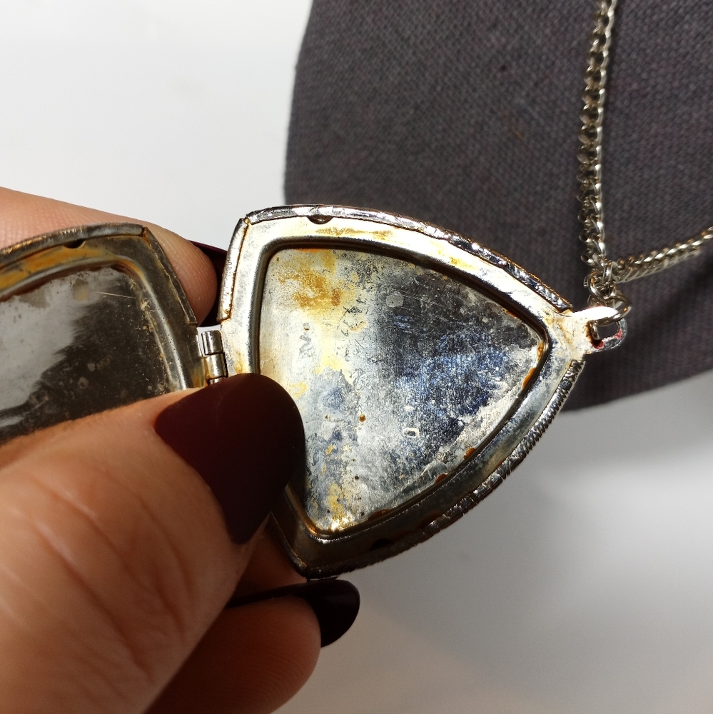 Vtg triangular locket - Picture 2 of 4